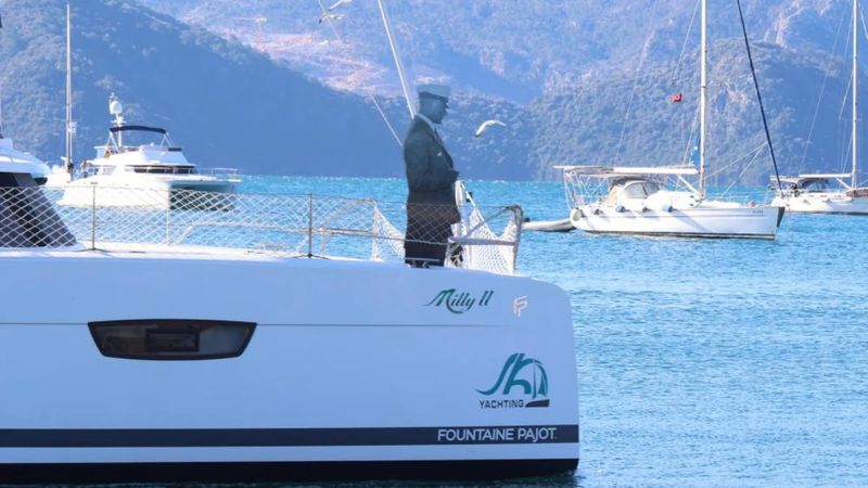 CHP'li Marmaris Belediyesi'nin yaptırdığı kartondan Atatürk gündem oldu