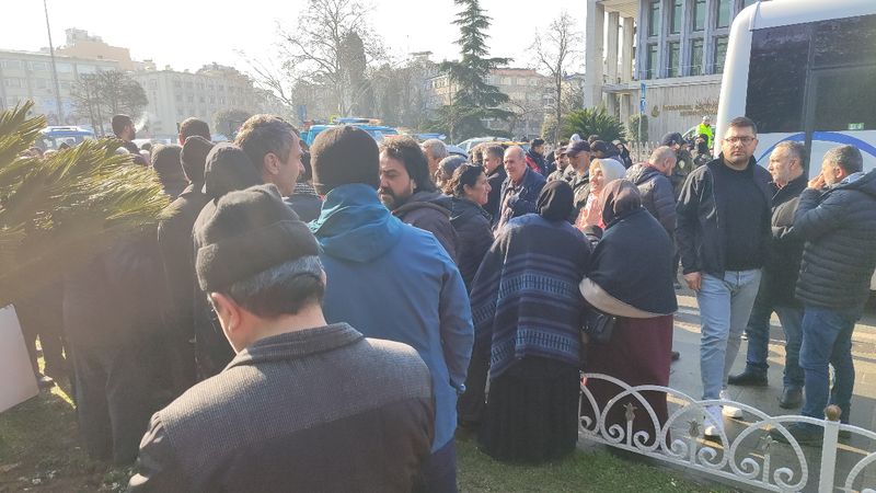 İstanbul'da 8+1 taksi sahipleri Ekrem İmamoğlu'nu protesto etti
