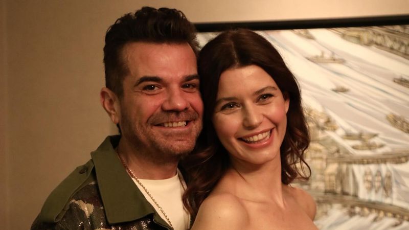 Kenan Doğulu'dan dudak dudağa poz! Eşi Beren Saat'in doğum gününü kutladı