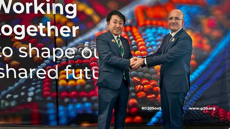 Mehmet Şimşek, Japonya Devlet Bakanı Hiroaki ile bir araya geldi