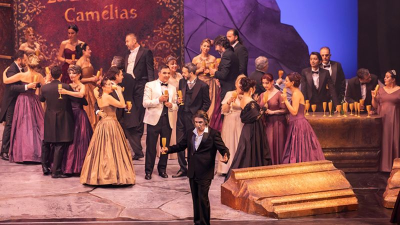 İtalyan tenor Emanuele D'Aguanno La Traviata operasıyla sanatseverlerle buluştu
