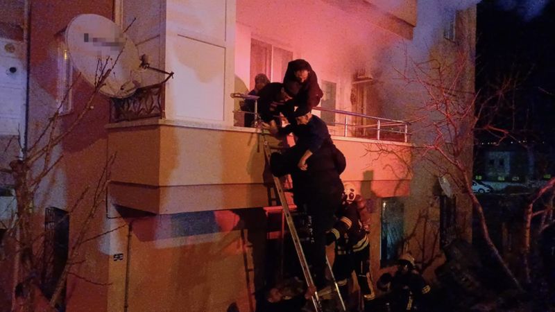 Çorum'da apartman yangını: 10 kişi ekiplerce kurtarıldı