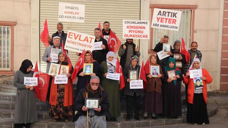 Diyarbakır annelerinin evlat nöbeti sürüyor: Bir aile daha katıldı