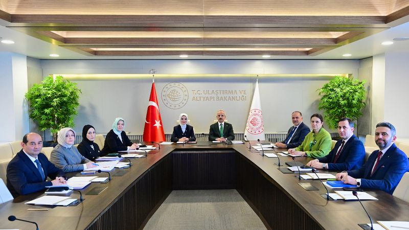 Abdulkadir Uraloğlu 'gençler için sosyal medya düzenlemesini' değerlendirdi