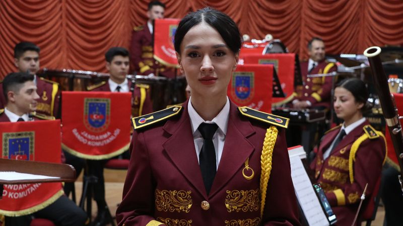 Ankara'da jandarma bandosunun solisti Büşra Astsubay: Bu bir tutku