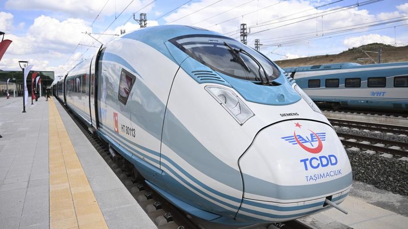 Bakan Uraloğlu müjdeyi verdi: Bu kişilere tren biletleri yüzde 50 indirimli olacak