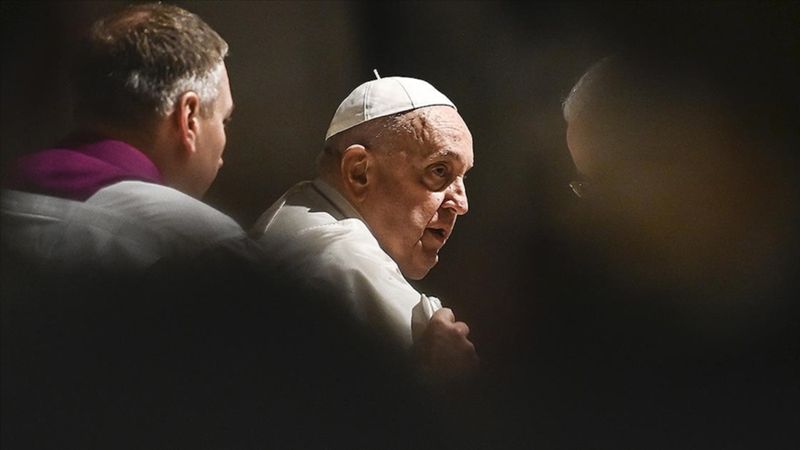 Vatikan: Papa'nın durumu stabil kalmaya devam ediyor