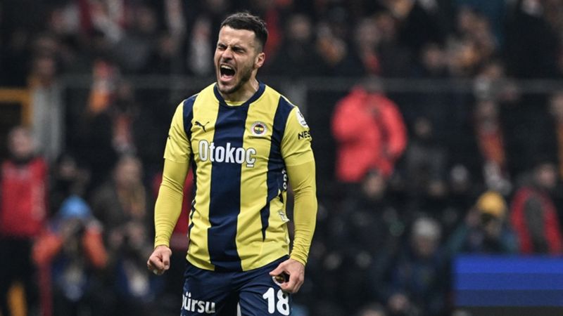Fenerbahçe, Filip Kostic'in bonservisini alıyor