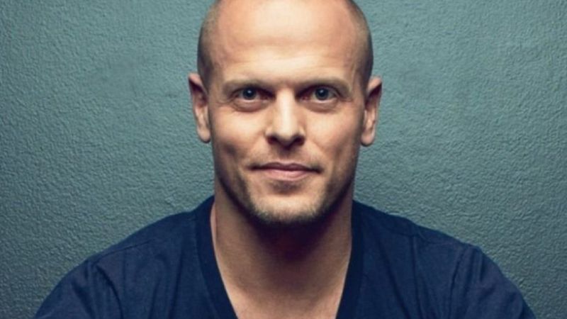 Tim Ferriss imzalı çarpıcı bir roman: Devlerin Takım Çantası