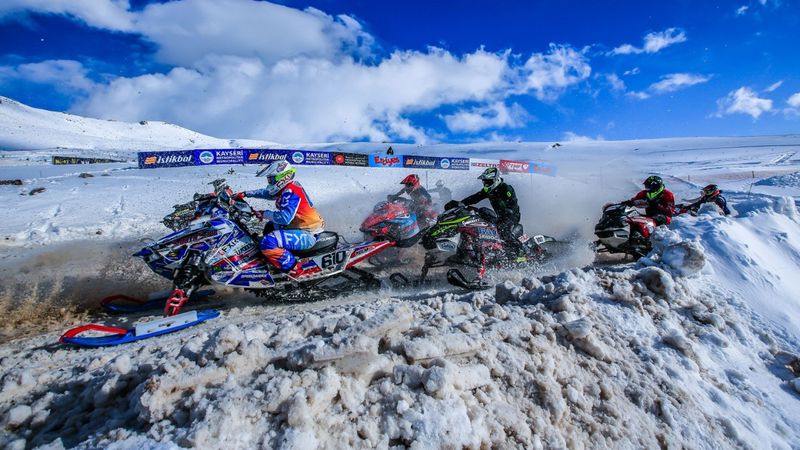 Dünya Snowcross yıldızları Erciyes’te buluştu