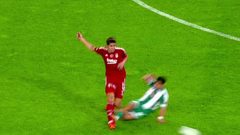 Konyaspor, Beşiktaş karşısında 9 kişi kaldı