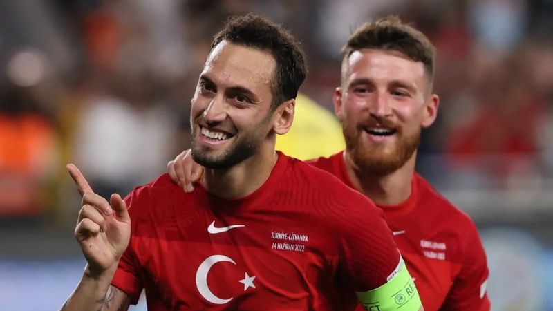 Almanya’da, Türk kökenli futbolcuların milli takım tercihleri tartışılıyor