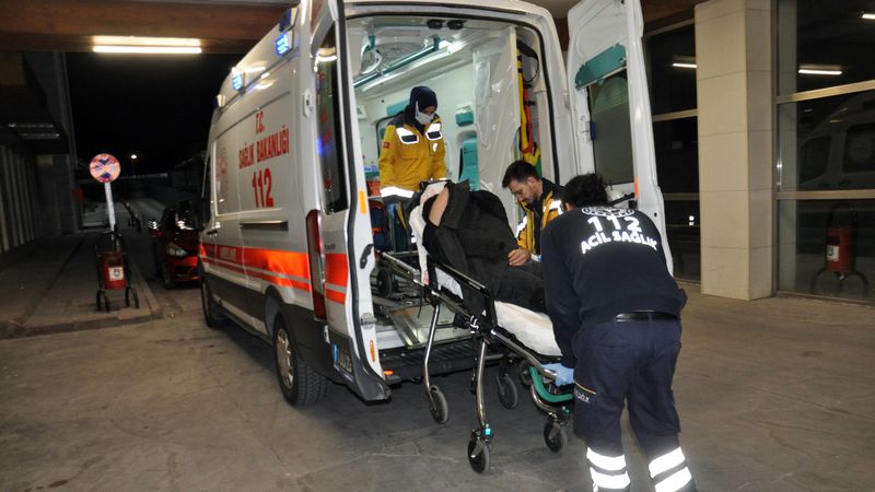 Karaman'da sokak ortasında bıçaklı saldırı