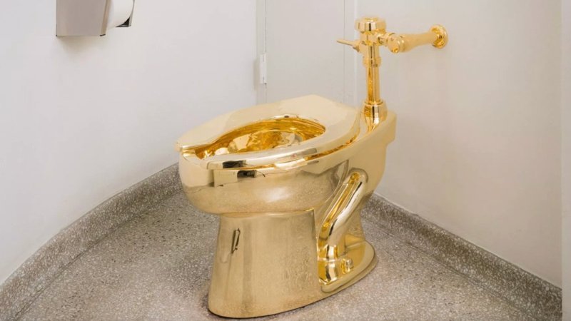 İngiltere'de saraydan altın klozeti çalan hırsızlar suçlu bulundu