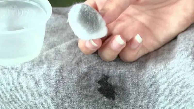 Halıdaki mürekkep lekesini tek hamlede silen formül! Birkaç damla yeterli