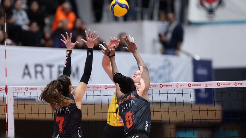 VakıfBank, Eczacıbaşı'na set vermedi