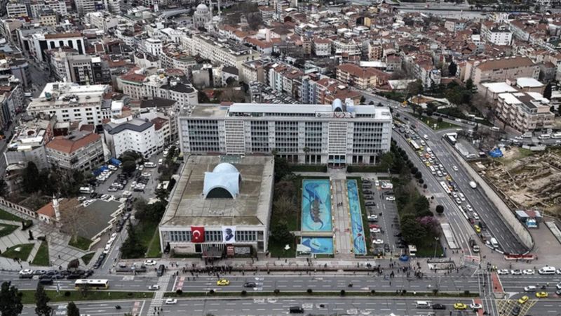 İstanbul Valiliği'nden yeni karar: Saraçhane çevresindeki bazı yollar 24 saatliğine trafiğe kapatıldı