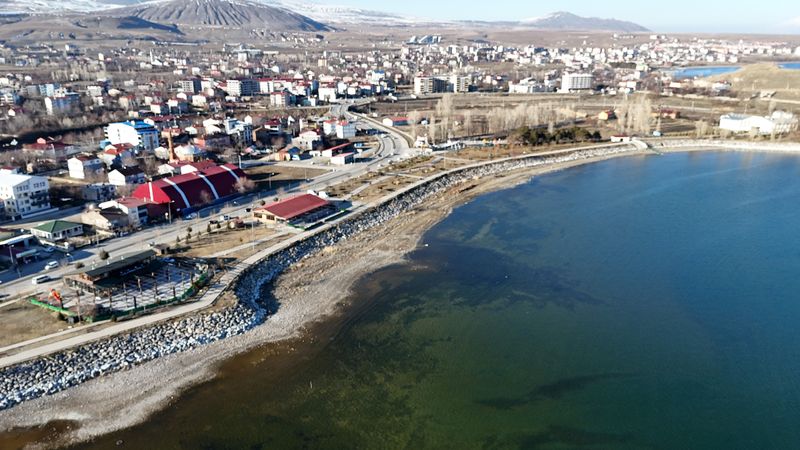 Van Gölü çekilmeye devam ediyor