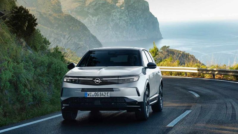 Yeni Opel Grandland şarj edilebilir hibrit versiyona kavuştu