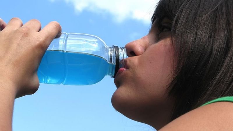 Enerji içeceklerini bilinçsiz kullanmak kalbi tehdit ediyor