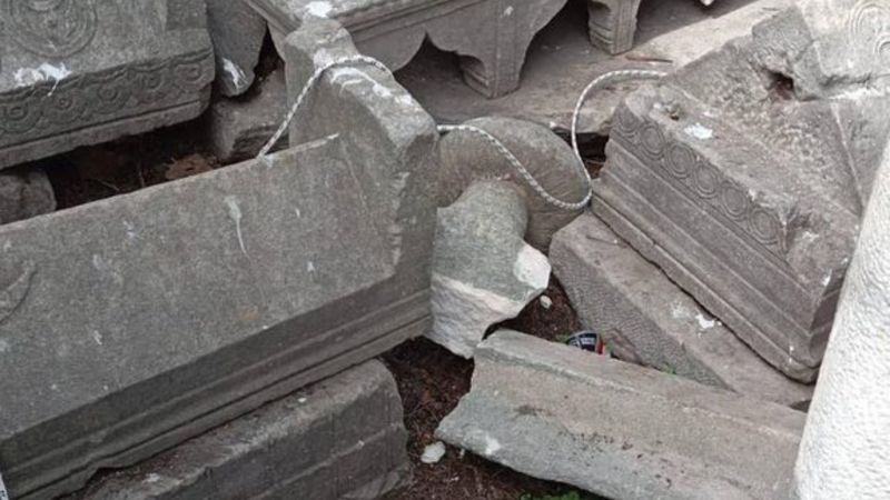 İmamoğlu protestocuları, Şehzade Camii'ndeki mezarlıklara saldırdı