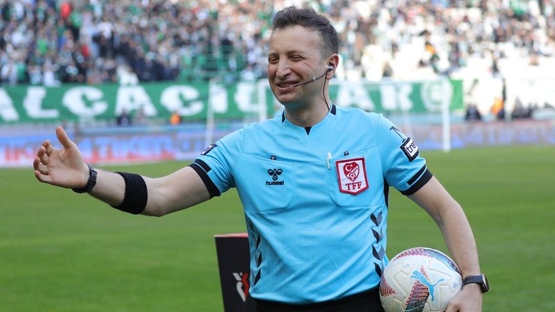 Beşiktaş - Galatasaray derbisini Yasin Kol yönetecek