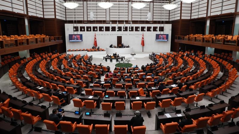 SON DAKİKA! Emekli ikramiyesini 4 bin liraya yükselten teklif TBMM'de kabul edildi