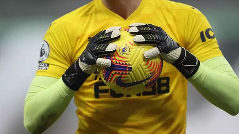 Futbolda yeni kural! Kaleciler bunu yaparsa rakip takım korner kazanacak