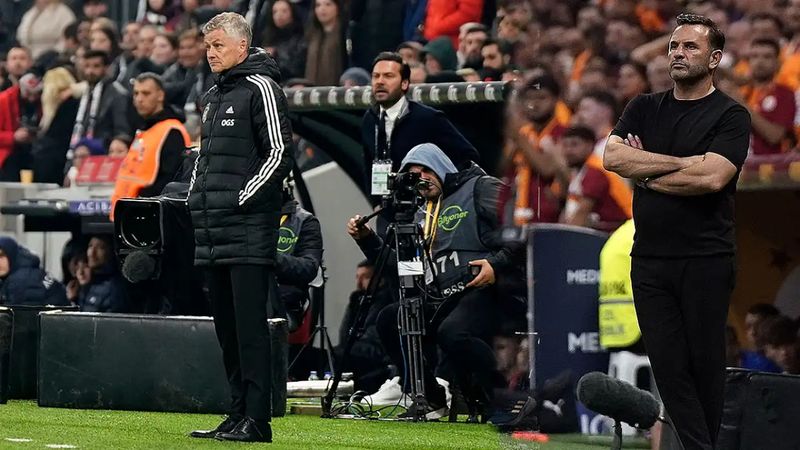 Ole Gunnar Solskjaer ve Okan Buruk'tan oyunculara son taktikler