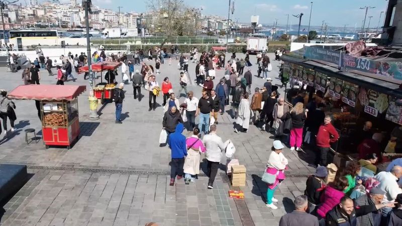Eminönü'nde bayram öncesi alışveriş yoğunluğu