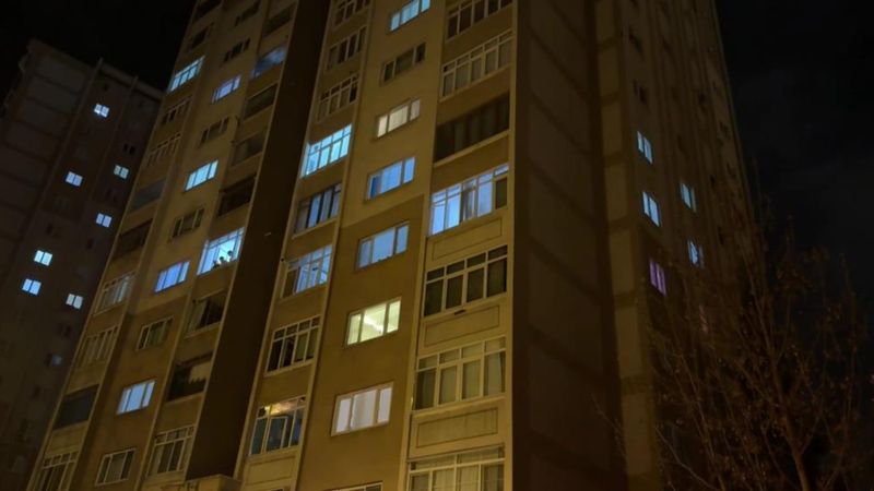 Karabük'te 4. kattan düşen kız çocuğu ağır yaralandı