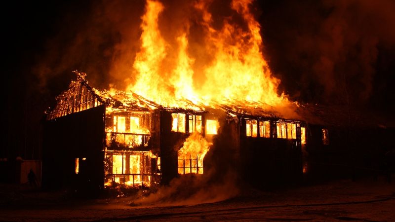 Almanya'da huzurevinde yangın: 50 yaralı