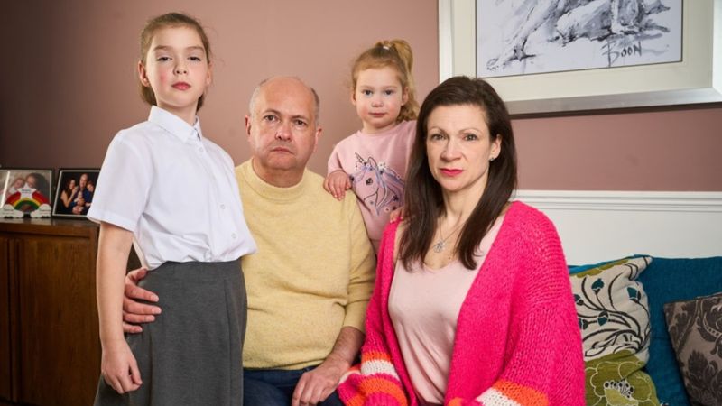 İngiltere'de okul yönetimini eleştiren velilere gözaltı