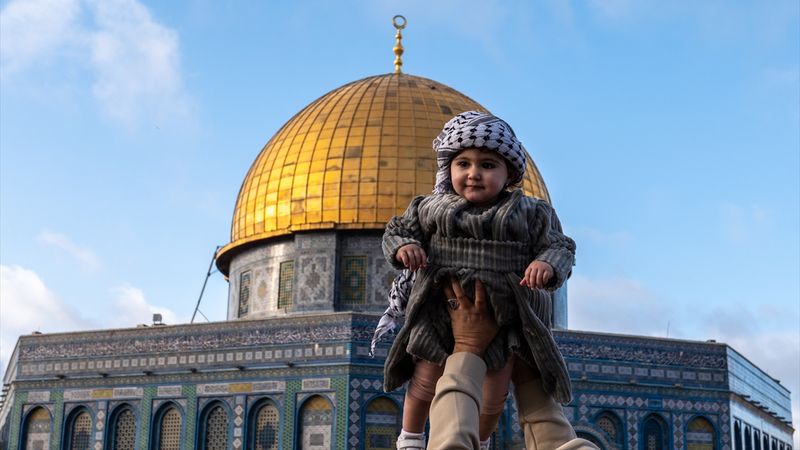 Mescid-i Aksa hatibinden, İsrail'in ihlallerine karşı İslam alemine dayanışma çağrısı