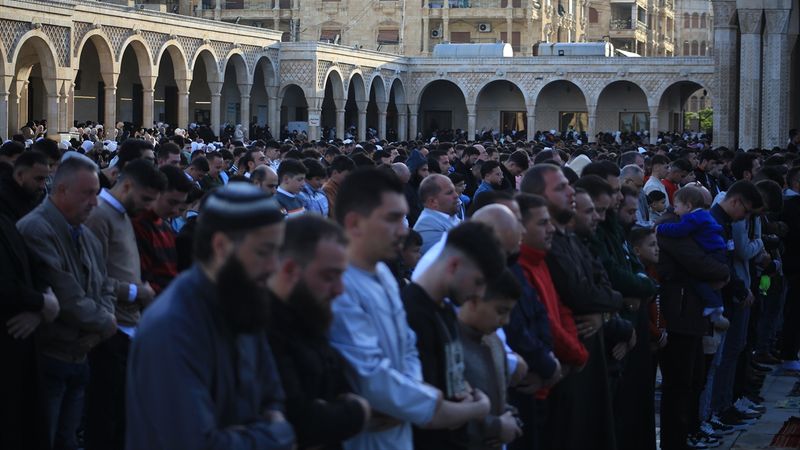 Suriye'de Esad rejimi sonrası ilk bayram namazı