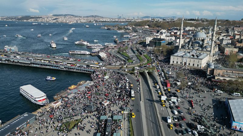 İstanbul Eminönü'nde bayram yoğunluğu