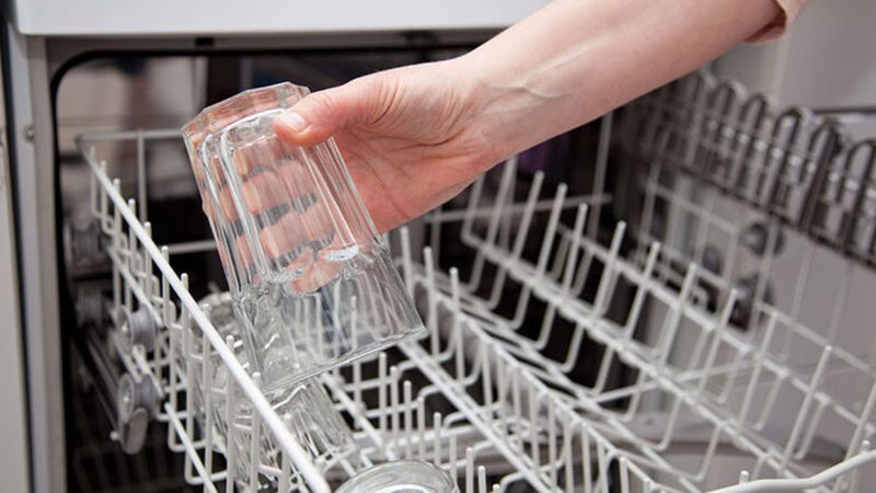 Bulaşık makinesinde bardakların çizilmemesi için bakın ne yapmak gerekiyormuş