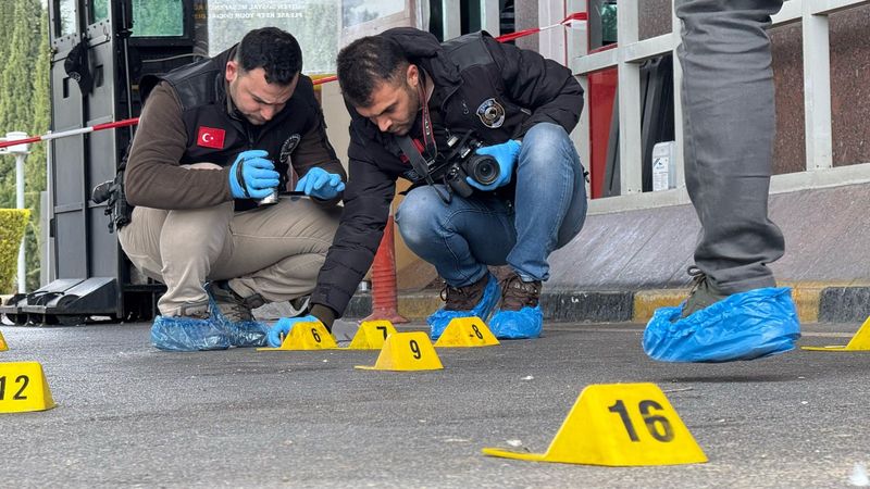 Gaziantep'te havalimanı girişinde arbede: 1'i polis 2 yaralı