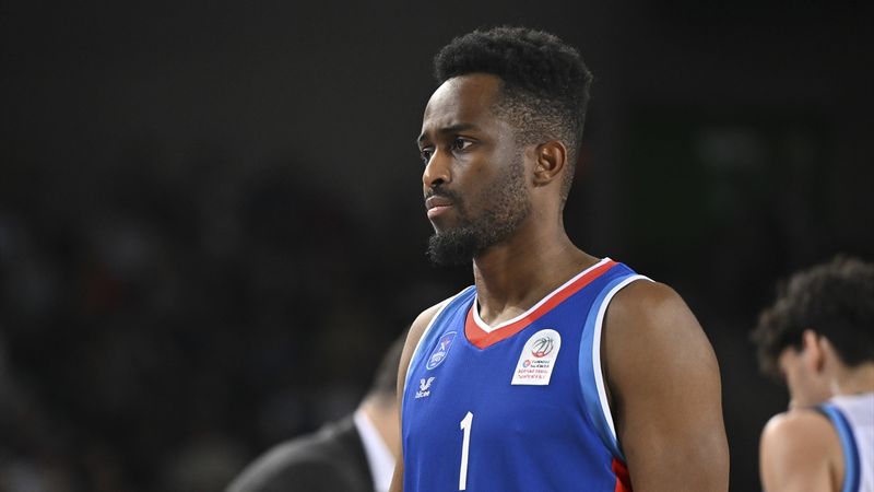 Anadolu Efes'te Rodrigue Beaubois en az 6 hafta sahalardan uzak kalacak