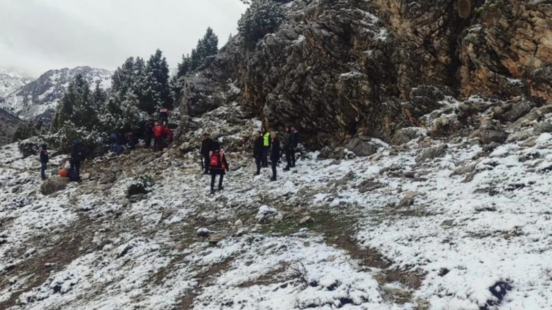 Kahramanmaraş'ta kayalıklardan düşen kişi can verdi