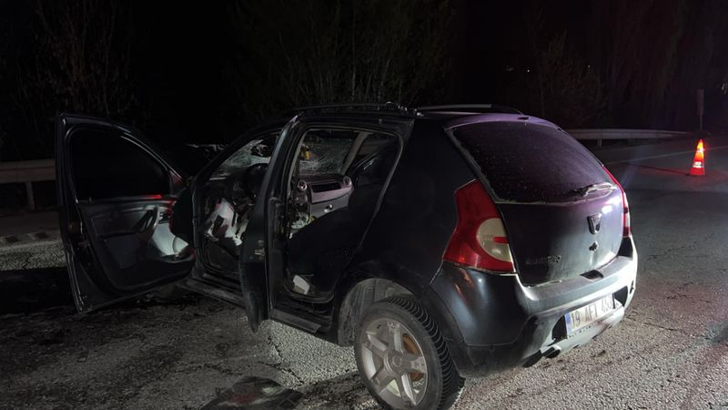Çorum'da tıra arkadan çarpan otomobil sürücüsü öldü