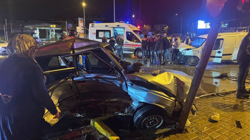 Edirne'de otomobiller çarpıştı: 1 yaralı