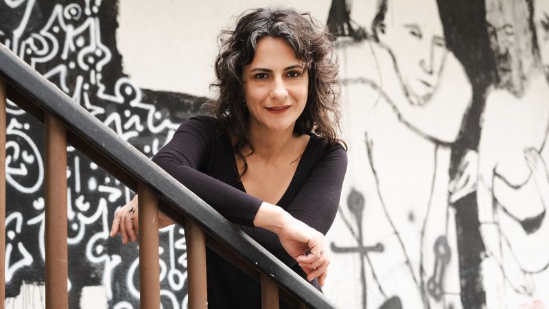 Irmak Zileli'den benzersiz bir roman: Şimdi Buradaydı