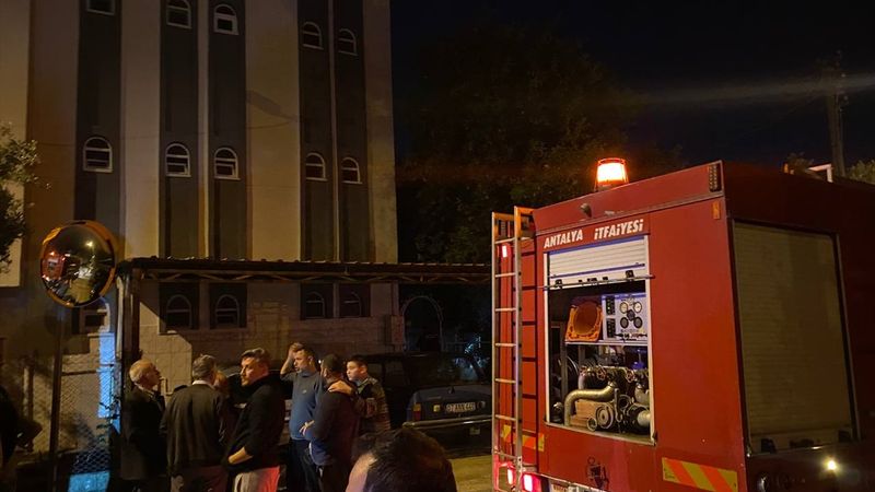 Antalya'da düğündeki gelin ve damadın evi yandı