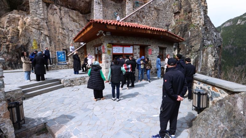 Bayramda Sümela Manastırı'na ziyaretçi akını