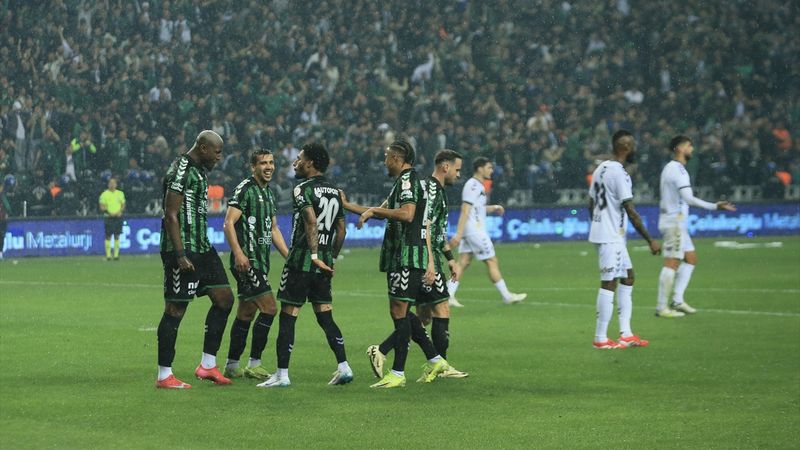 Ligde 12 maçtır yenilmeyen Kocaelispor, zirvedeki yerini korudu