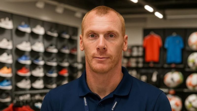 Eski futbolcu Jeremy Mathieu, mağaza çalışanı oldu