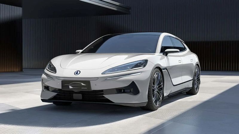 BYD'nin premium markası  Denza, Avrupa'ya geldi