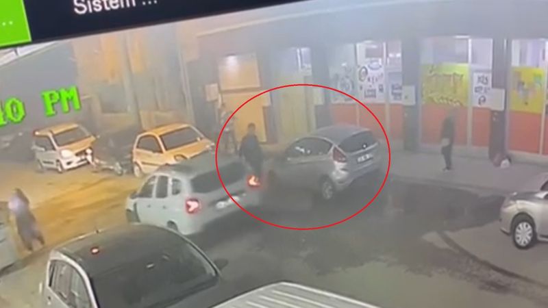 Diyarbakır'da park halindeki araca saldırdı