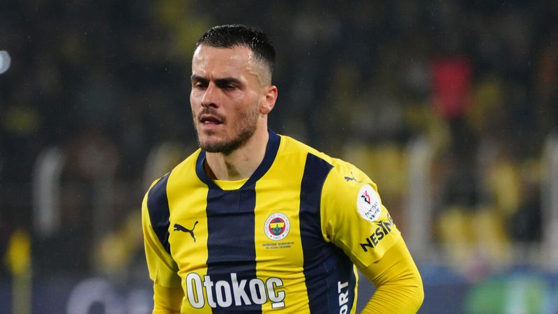 Fenerbahçe, Filip Kostic'in bonservisini istiyor